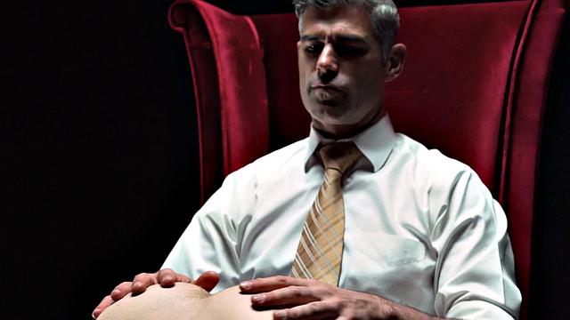 Пастор DILF маслом смазывает и трахается с юным твинком игрушкой