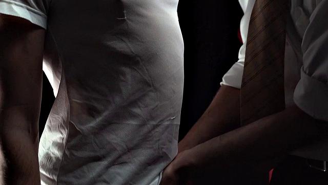 Пастор DILF маслом смазывает и трахается с юным твинком игрушкой
