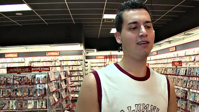 Fooled str8 sucked by man in gloryhole before filling his mouth