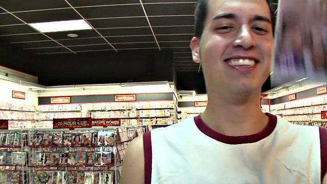 Fooled str8 sucked by man in gloryhole before filling his mouth