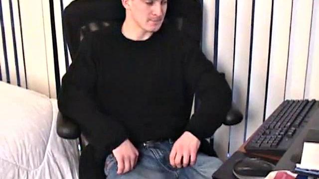 Amateur Darrell Jerking It