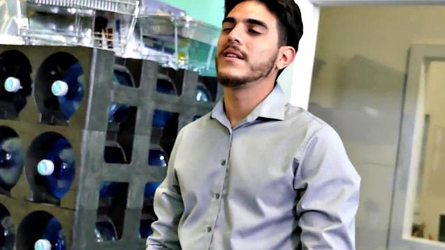 Kinky boss goes all out with BJ employee on ping pong table