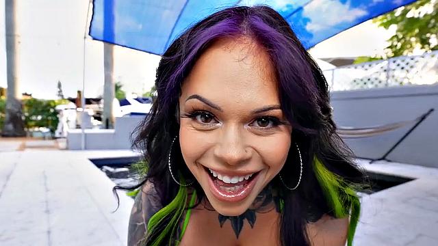 Bigbooty alt babe got her pierced pussy banged