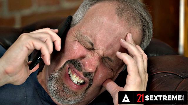 21 SEXTREME - Masseuse Lina Mercury Knows How To Deal with This Old Man's Back Pain