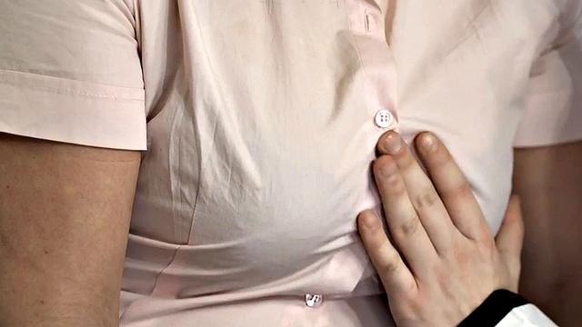 Mature big-booty granny gets pussysmashed by younger man