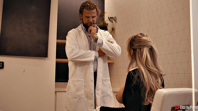 Блондинка с большими сиськами дает врачу отсос и получает титфак в кабинете пластического хирурга от Dr. Andre Lemieux и кайфует от его члена, пока он кончает ей на лицо - Kayley Gunner в неверной жене и изменах мужа.