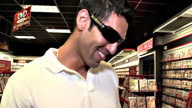 Real straight dude gloryhole sucked by stud till cumshot on face