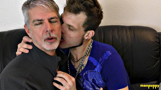 Hot Gay Kissing 43 - Jake Skittles and Richard Lennox