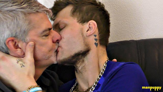 Hot Gay Kissing 43 - Jake Skittles and Richard Lennox
