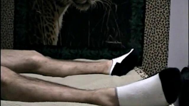 paulie дрочит свой толстый член и заливает всё спермой