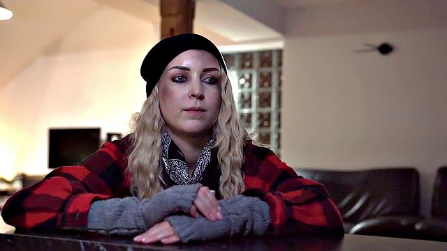 Blonde bombshell gets her bald pussy pounded in a steamy shower while kissing and riding a big dick in doggystyle