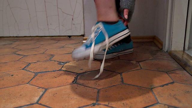 Blonde bombshell gets her bald pussy pounded in a steamy shower while kissing and riding a big dick in doggystyle