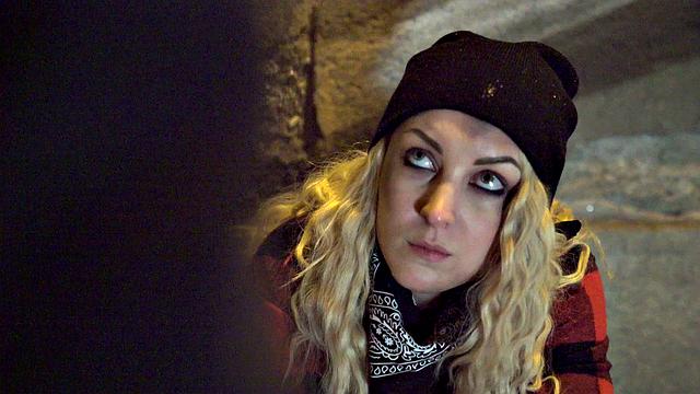 Blonde bombshell gets her bald pussy pounded in a steamy shower while kissing and riding a big dick in doggystyle