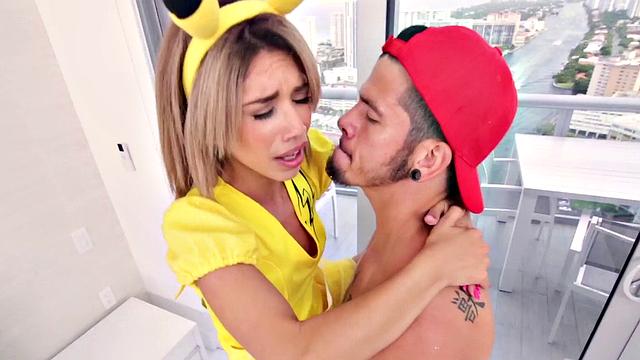 горячие тини кидаются в дикий хэллоуинский секс в костюмах