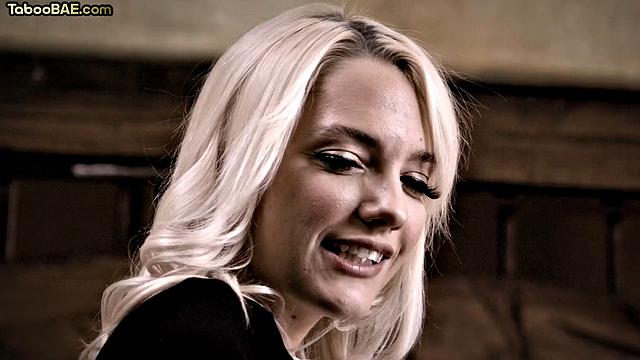 блондинистая начальница решает вопросы глубоко горлом клиента