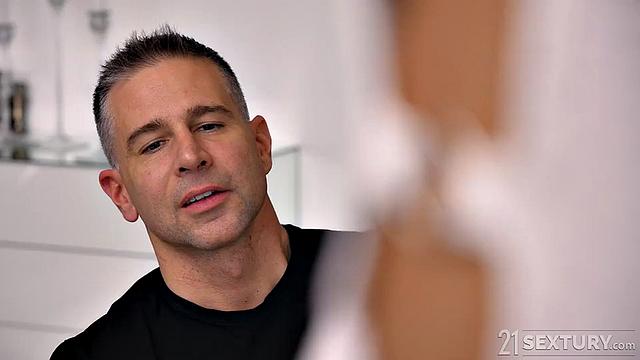 Beautiful On The Prowl, Scene #01