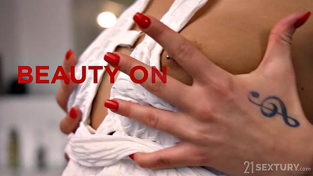 Beautiful On The Prowl, Scene #01