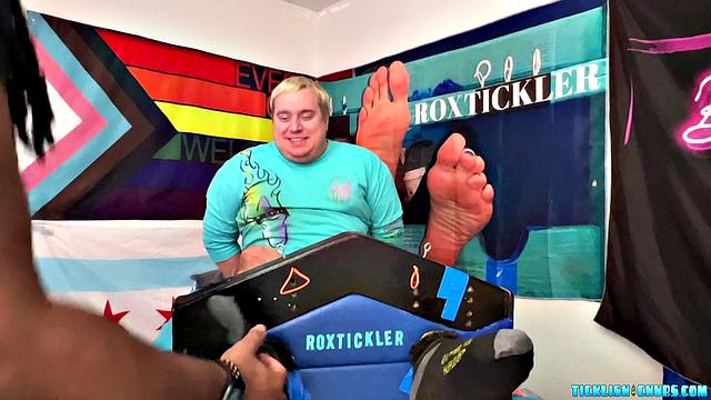 Мэтт терпит долгий щекотливый - J & Matt
