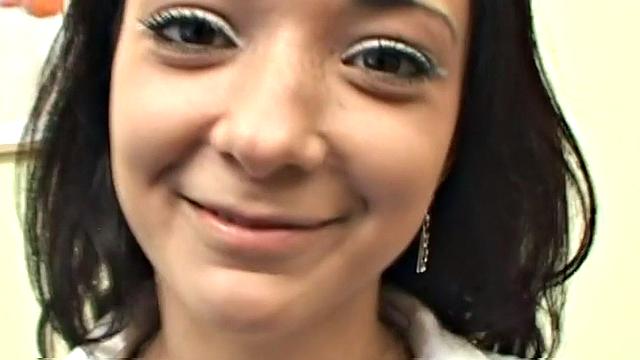 Speculum babe fucks with dildo before showing insides