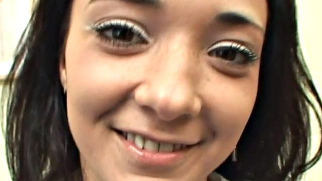 Speculum babe fucks with dildo before showing insides