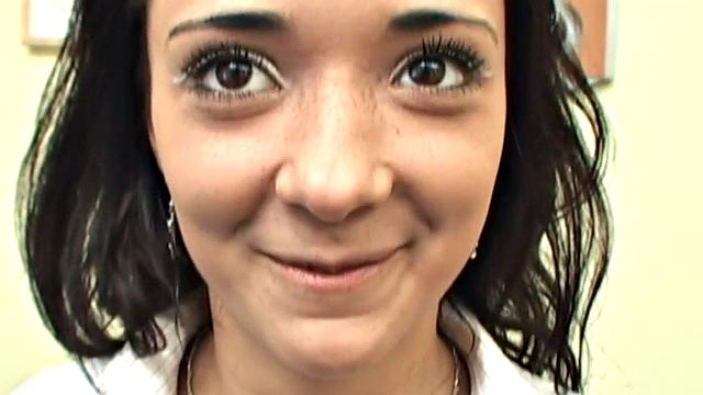 Speculum babe fucks with dildo before showing insides