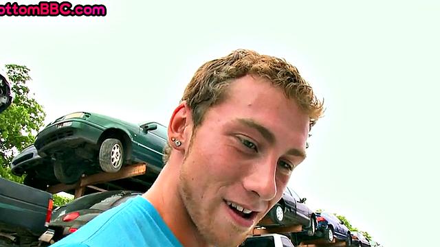 Black thug picked up and fucked outdoors on car