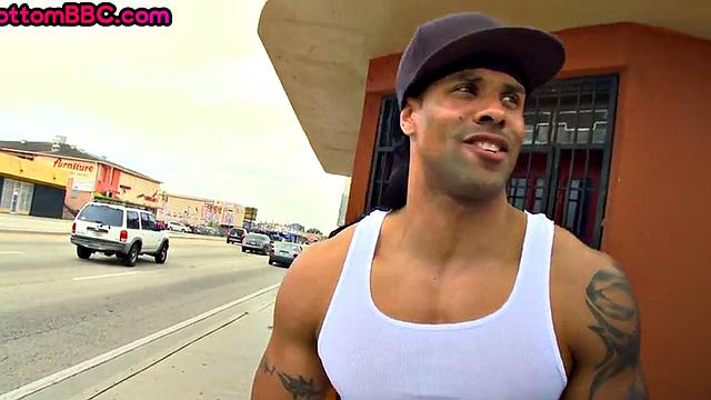 Black thug picked up and fucked outdoors on car