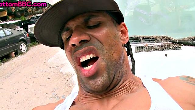 Black thug picked up and fucked outdoors on car