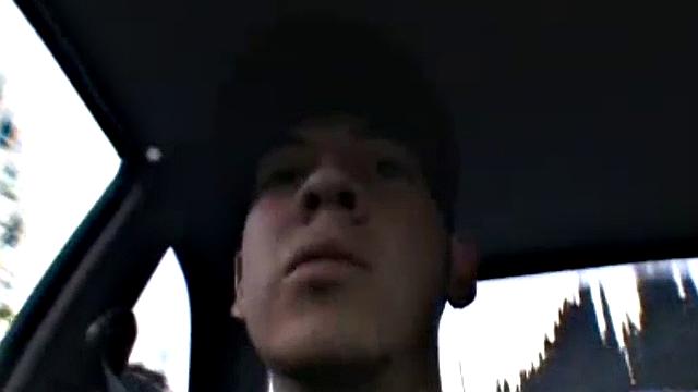 татуированная брюнетка жёстко трахается в машине, у бассейна и в кровати