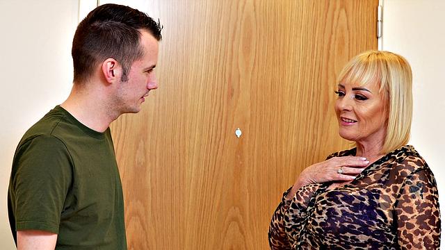 Big-titted granny Wendy Leigh bangs her son's friend