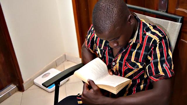 Real African amateur tugging his BBC