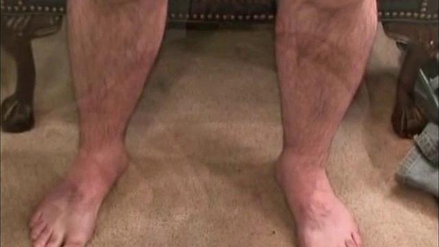 джеймс дрочит и кончает на камеру