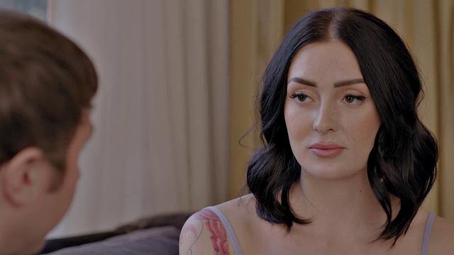 Частный сыщик устраивает горячую измену с домохозяйкой Charlotte Sins