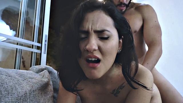 латина разносит хату - горячее только её шуточки