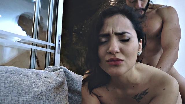 латина разносит хату - горячее только её шуточки