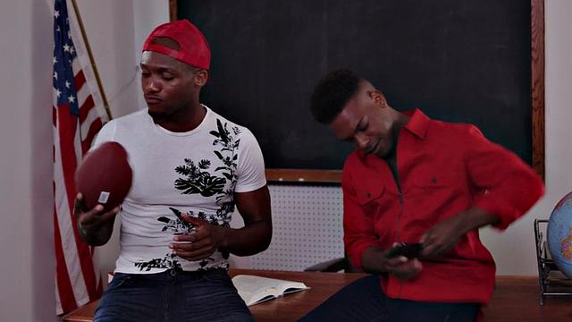 Rimming Black top fucks boyfriend's asshole on college desk