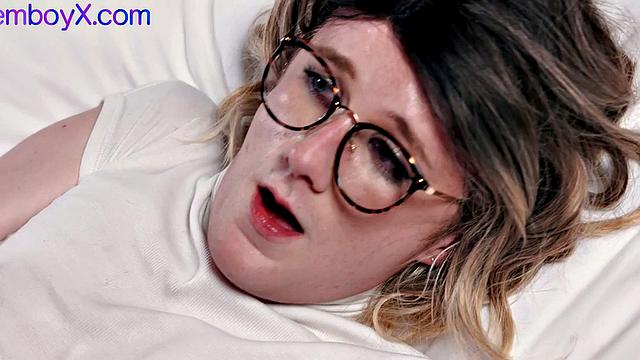 Geeky upskirt femboi side fuck