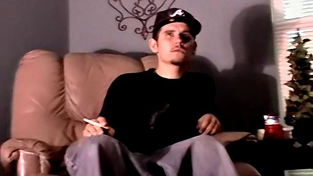 Брайан с необрезанным членом кончает - Брайан