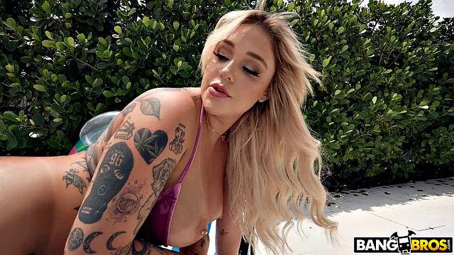 Питер застал соседок за тwerk'ом и получил жаркий групповой секс с Anais Amore и Kali Roses во дворе дома.