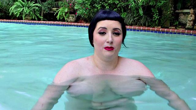 Jenna Valentine's underwater