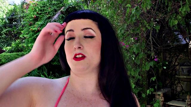 Jenna Valentine's underwater