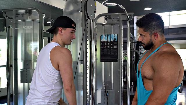 Twink with fetish on muscles fucked by buff after massage