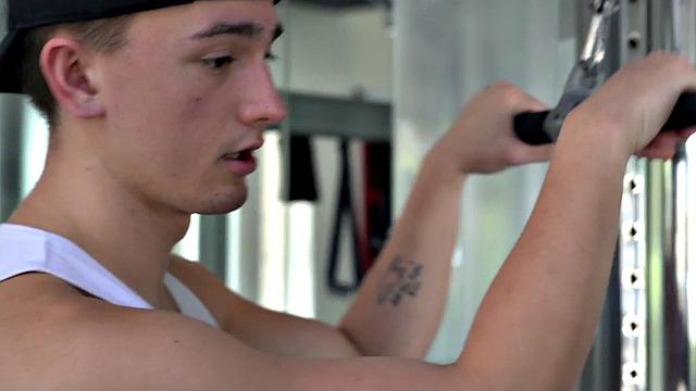 Twink with fetish on muscles fucked by buff after massage