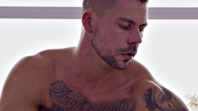 Massaging lesbian loves fucking in wet pussy