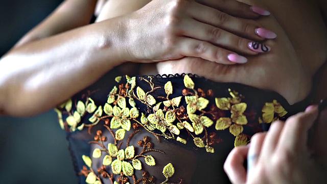 stunning brunette likes candies :P Twitter hard