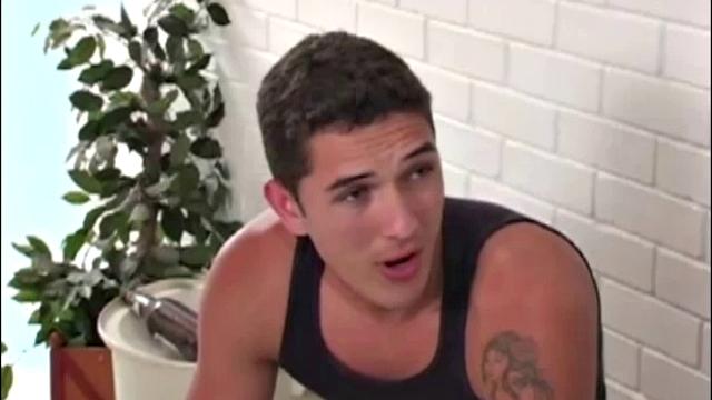 антонио становится на колени и сосёт у рамона, а потом получает по полной в свой латинский зад