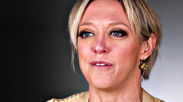 Busty milf toys her tight pussy until squirting