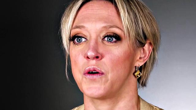 пышная милфа дрочит тугую киску и мощно кончает струей