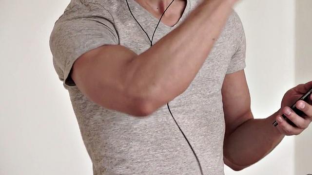 Handsome masked amateur stud masturbates and cums