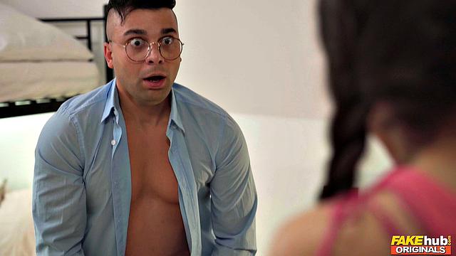 Задрот в очках наконец-то трахает подругу мечты